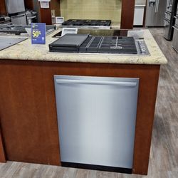 Best Buy - Inside, fake dishwasher
