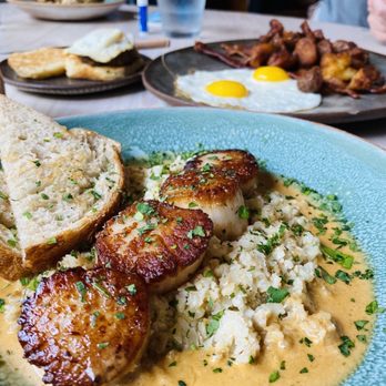 Bearcat CBD - Scallops with cauliflower grits - Coffee & Tea Near Me - New Orleans, Louisiana