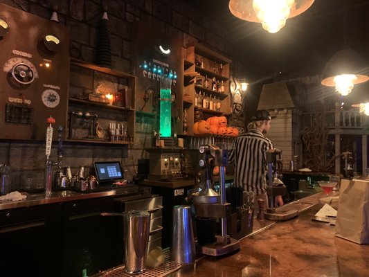 Cocktails & Screams by null