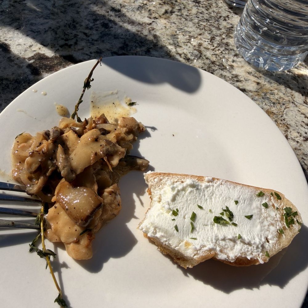 AronHill Vineyards - Wine Tasting Room Near Me - Templeton, California