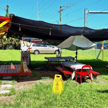 Los Comparres - Seating - Food Trucks Near Me - Tampa, Florida