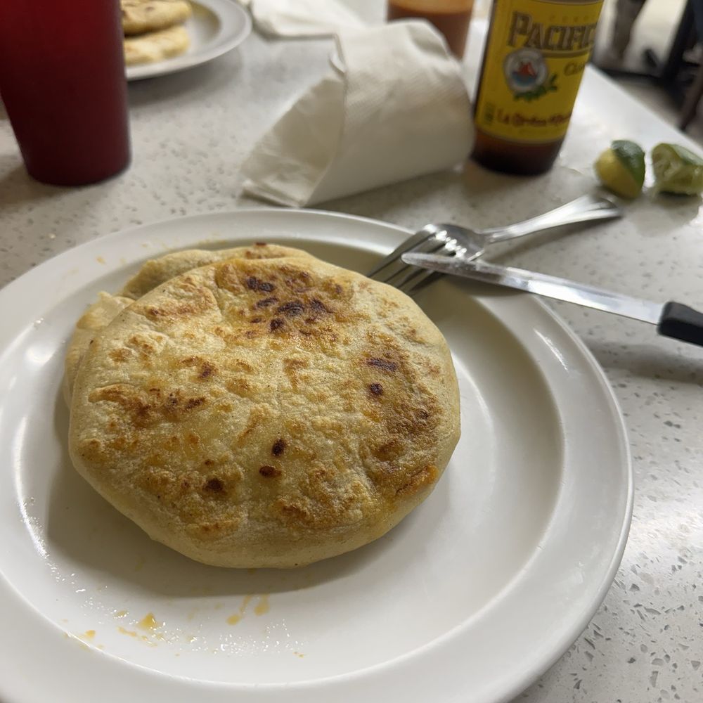 El Pulgarcito - Pupusa de queso - Salvadoran Near Me - Orange, California El Pulgarcito - Pupusa de queso - Salvadoran Near Me - Orange, California