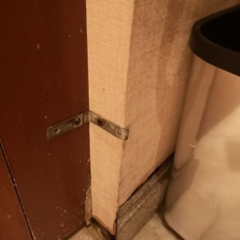 Mabuhay Lounge - Bathroom walls - Airport Lounges Near Me - Pasay, NCR