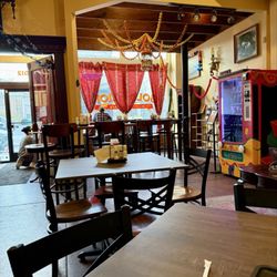 Gold Lion Community Cafe - Ambiance