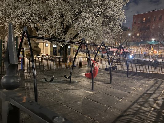 BLEECKER STREET PLAYGROUND - Updated August 2024 - 24 Photos - 412-416