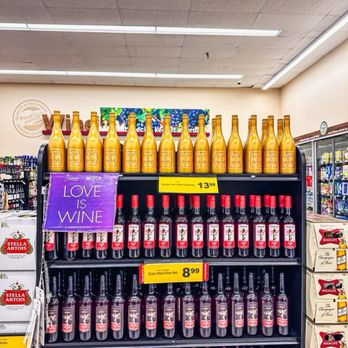 Food Lion # 1561 - bottles of wine on display in a grocery store - Delis Near Me - Whitsett, North Carolina