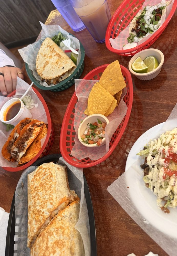 Las Chavelas Taqueria