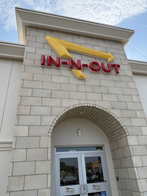 In-N-Out Burger by null