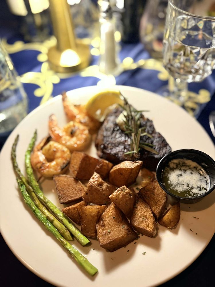 Minnewaska House Brewing Co + Grill Logo