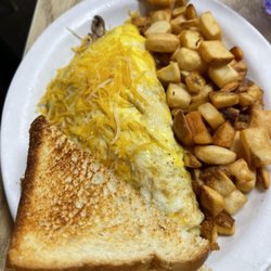 G-Ma's Diner - Decent portion but bland and uneventful.