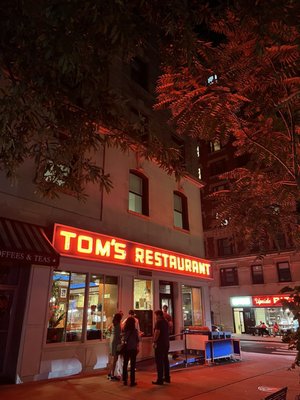 Tom's Restaurant by null