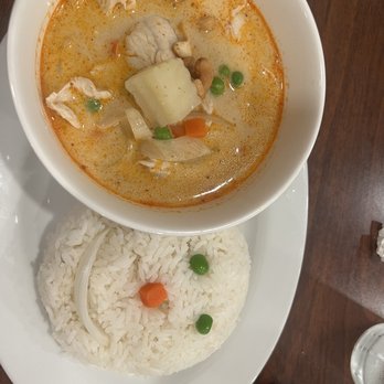 Lemon Grass Thai - Maram Curry with chicken - Thai Near Me - Chattanooga, Tennessee Lemon Grass Thai - Maram Curry with chicken - Thai Near Me - Chattanooga, Tennessee