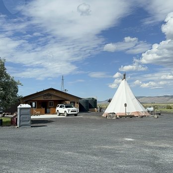 Crane Hot Springs - Bath house and teepee ( some have hot tub inside) plenty of portapotties on property if needed. Nice bathrooms in bath house. - Resorts Near Me - Burns, Oregon