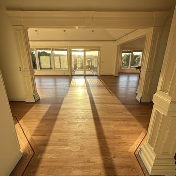 Hardwood Floor Specialist - an empty living room - Flooring Near Me - Vancouver, Washington Hardwood Floor Specialist - an empty living room - Flooring Near Me - Vancouver, Washington