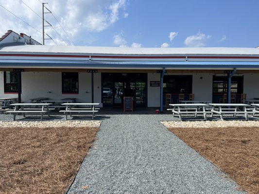 BOWSTRING BURGERS AND BREWYARD - 17 Photos - 1002 Princess St ...