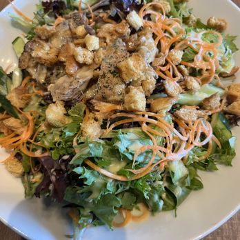 Lilikoi Kitchen - Lilikoi Chicken Farm Salad - Coffee & Tea Near Me - Kailua, Hawaii
