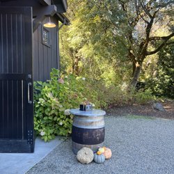 Axr Napa Valley - Barn/back patio entrance