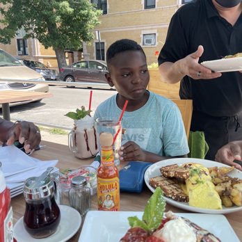 Savanna Restaurant - Breakfast & Brunch Near Me - Chicago, Illinois