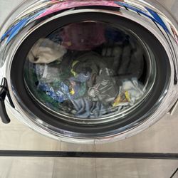 Soaps N Suds Laundromat - Industrial sized washer worked great!!!