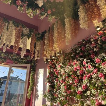 Damask Rose Coffee - Coffee & Tea Near Me - Oakland, California