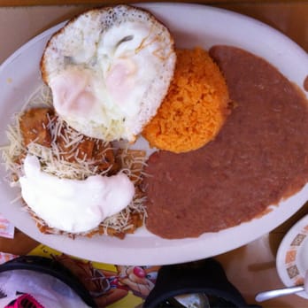 Restaurante Mexicano La Cascada - Chilequiles con Huevos - Mexican Near Me - Tampa, Florida