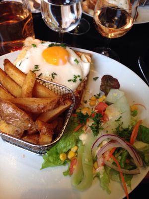 Le Voltaire by null