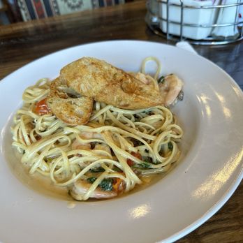 Ridge Club Bistro - Shrimp fettuccine - American Near Me - Stateline, Nevada Ridge Club Bistro - Shrimp fettuccine - American Near Me - Stateline, Nevada