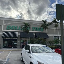 Dollar Tree - Entrance