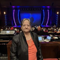 On Your Feet - The Story Of Emilio & Gloria Estefan - Mom