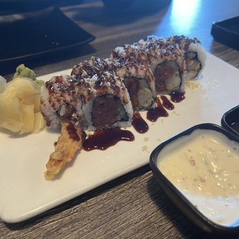 Hako - Crunch Spicy Tuna Roll - Sushi Bars Near Me - Irvine, California Hako - Crunch Spicy Tuna Roll - Sushi Bars Near Me - Irvine, California
