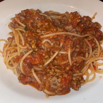 Pepe Giallo - Spaghetti Bolognese - Italian Near Me - New York, New York Pepe Giallo - Spaghetti Bolognese - Italian Near Me - New York, New York