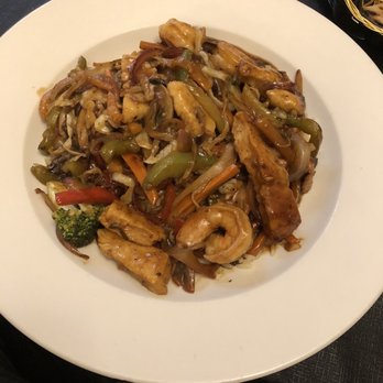 Lynch's on the Green - Chicken and shrimp stir fry - American Near Me - Thiells, New York Lynch's on the Green - Chicken and shrimp stir fry - American Near Me - Thiells, New York