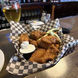 Stella and garlic hot wings! Delicious!