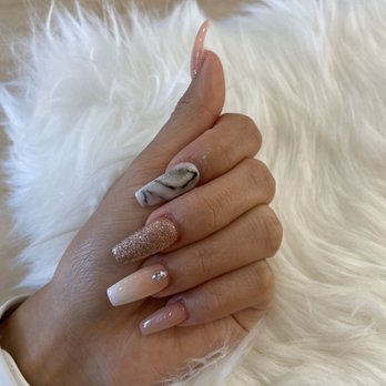 Luna Nails Bar - Nail Salons Near Me - Bellflower, California