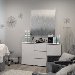 Baez Skin Care Studio - At Baez Skin Care Studio, Kate believes that healthy skin is a reflection of overall wellness and confidence.