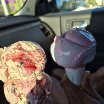 Baskin-Robbins Ice Cream - Love potion 31 and cotton candy - Ice Cream & Frozen Yogurt Near Me - San Jose, California Baskin-Robbins Ice Cream - Love potion 31 and cotton candy - Ice Cream & Frozen Yogurt Near Me - San Jose, California