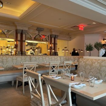 Tavern on the Green - Interior - New American Near Me - New York, New York Tavern on the Green - Interior - New American Near Me - New York, New York