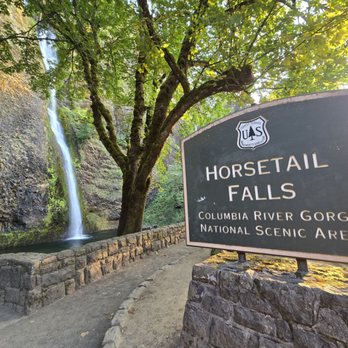 Horsetail Falls - Hiking Near Me - Cascade Locks, Oregon Horsetail Falls - Hiking Near Me - Cascade Locks, Oregon