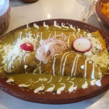 Rosa Madera - Enchiladas verdes con carnitas. Muy bueno! - Mexican Near Me - Sacramento, California Rosa Madera - Enchiladas verdes con carnitas. Muy bueno! - Mexican Near Me - Sacramento, California