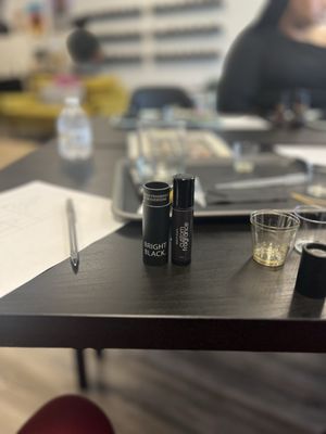 Bright Black. by null