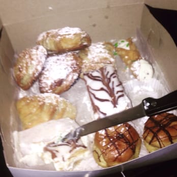 Circo's Pastry Shop - Napoleons, sfogliatella, cannoli, cream puffs - Bakeries Near Me - Brooklyn, New York