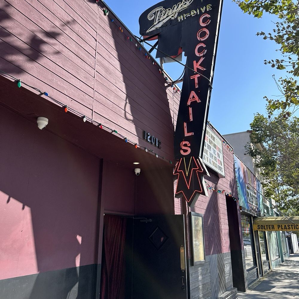 Tiny's Hi-Dive - Outside - Dive Bars Near Me - Los Angeles, California Tiny's Hi-Dive - Outside - Dive Bars Near Me - Los Angeles, California