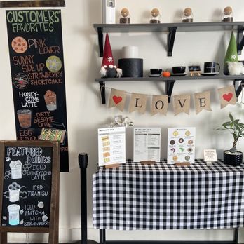 Pillow Talk Cafe Pasadena - Decor - Coffee & Tea Near Me - Pasadena, California Pillow Talk Cafe Pasadena - Decor - Coffee & Tea Near Me - Pasadena, California