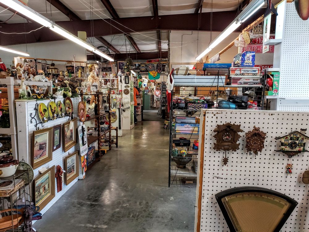 OLD FORT ANTIQUE MALL Updated August 2024 23 Photos 2028 E Lee