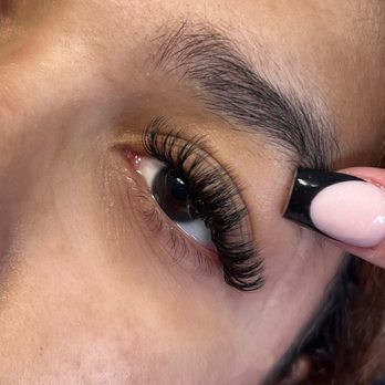 Glam Beauty Bar - Hybrid lash extensions - Eyebrow Services Near Me - Peabody, Massachusetts