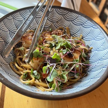 Mott St - Everything Garlic Shrimp & Noodles* - Asian Fusion Near Me - Chicago, Illinois