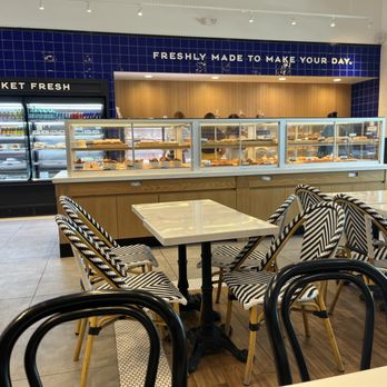Paris Baguette - Bakeries Near Me - Aliso Viejo, California