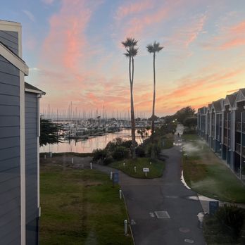 DoubleTree by Hilton - Berkeley - Sunset from the hotel - Hotels Near Me - Berkeley, California