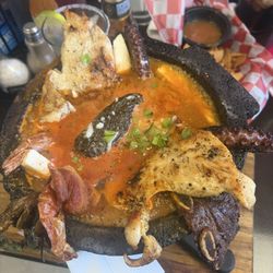 Mariscos El Molcajete - Molcajete de la casa