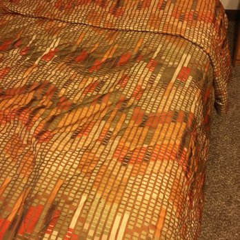 Alsi Resort - Dated bedspread. - Hotels Near Me - Waldport, Oregon Alsi Resort - Dated bedspread. - Hotels Near Me - Waldport, Oregon